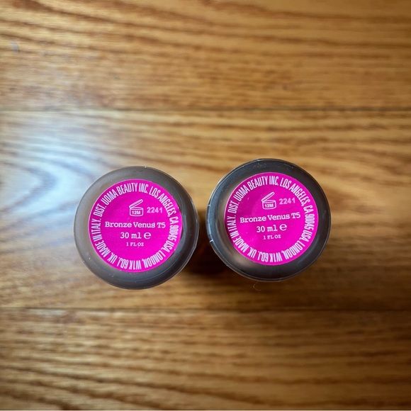 Uoma Beauty by Sharon C. Bronze Venus T5 Flawless IRL Skin Perfecting Foundation - Picture 3 of 4